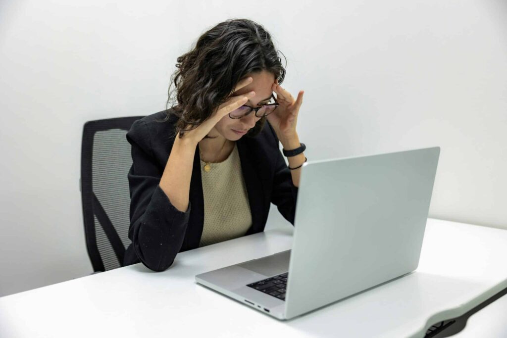 Warning Signs That a Headache Needs Urgent Medical Attention 2 Warning Signs of Headache